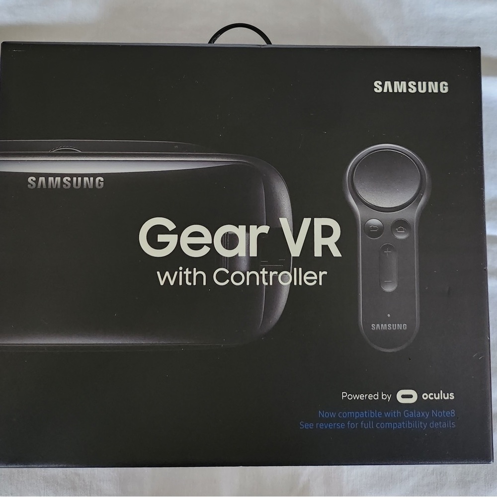 Samsung Gear VR headset with controller - Never Used